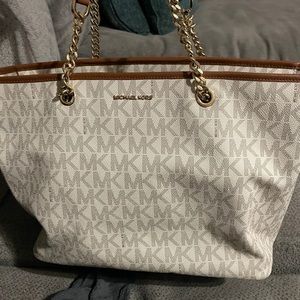 Michael Korse jet set purse